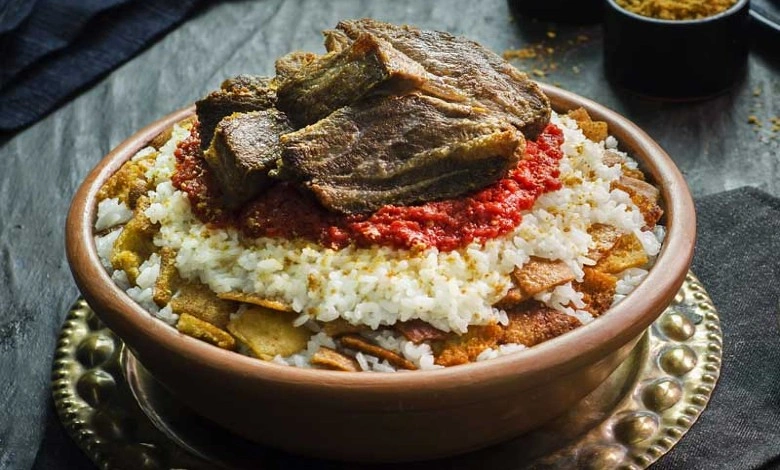 مطعم سفرة الهرم،  يقدم اشهر الاكلات المصرية