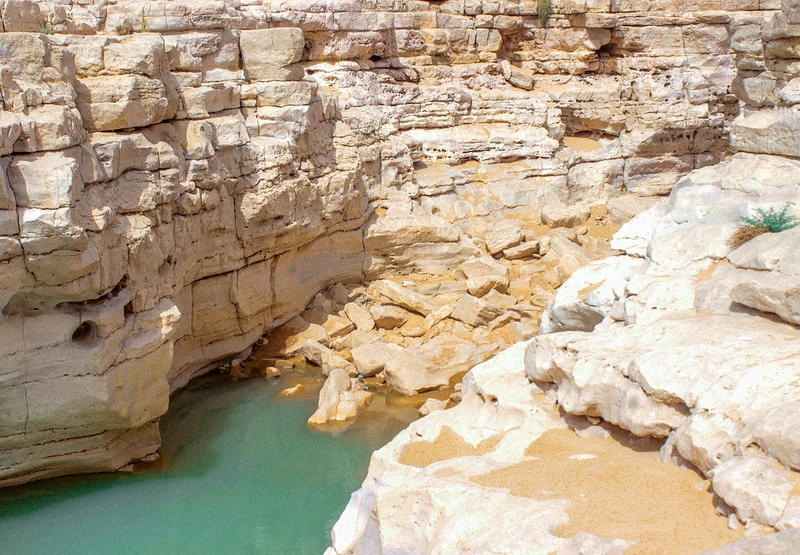 Light through the mountains