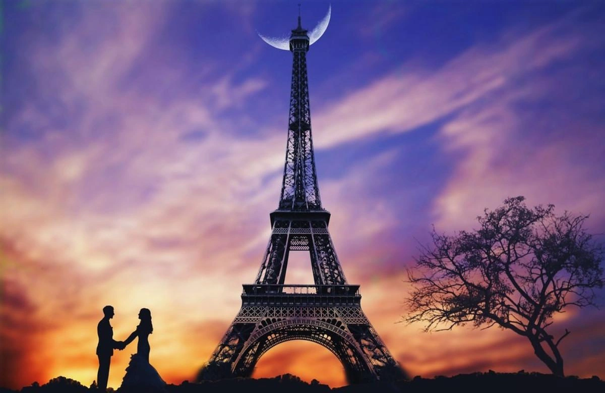 Couples at Eiffel Tower