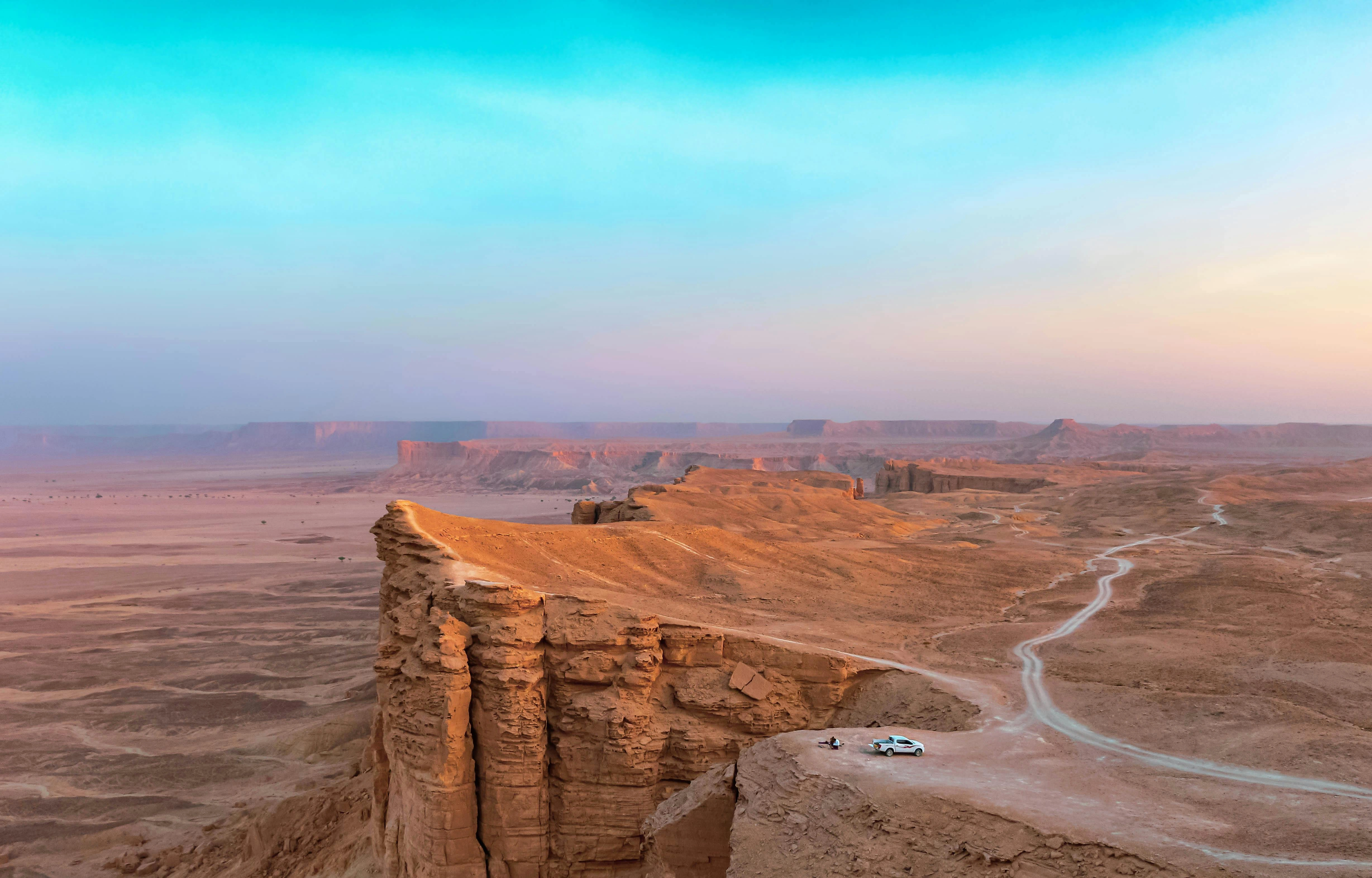 edge of the world in riyadh