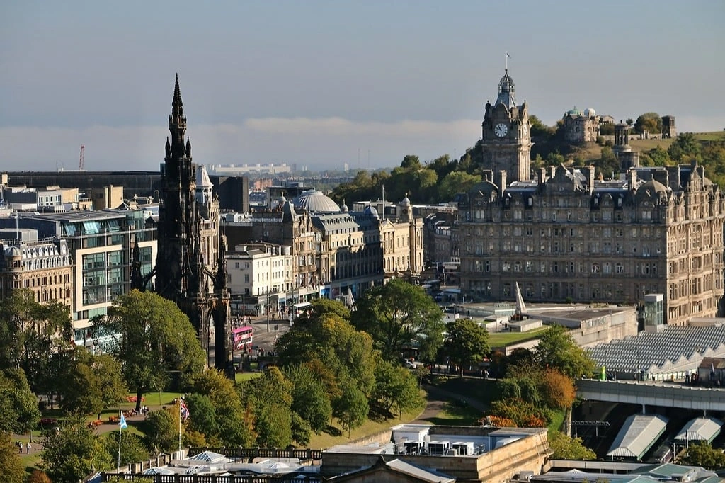 Edinburgh castle-view-scotland