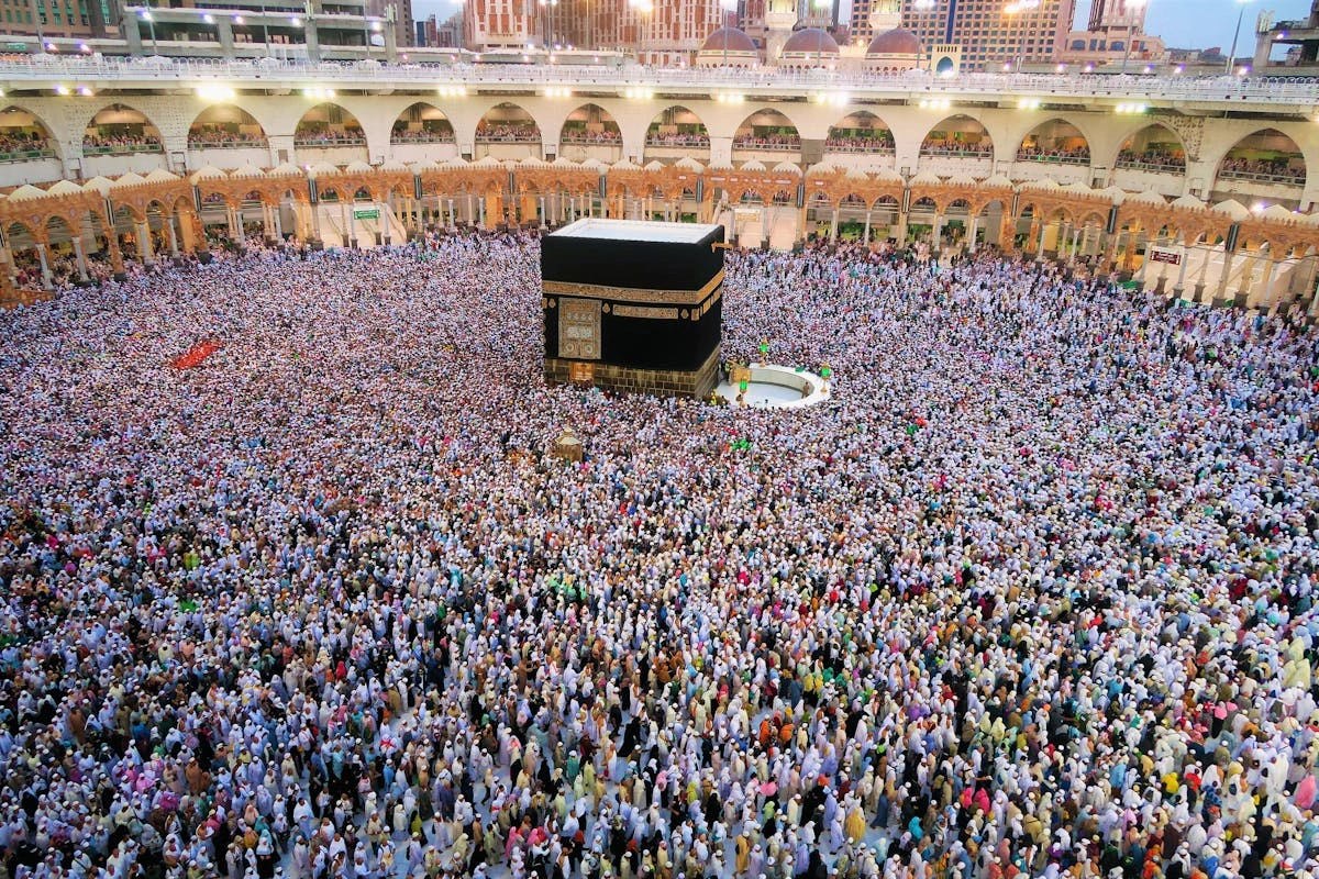 الطواف من شروط ومناسك العمرة