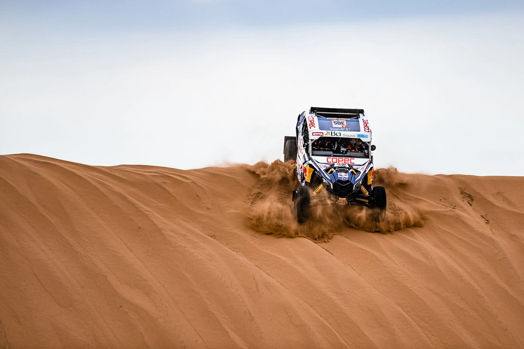 Race in the sand dunes