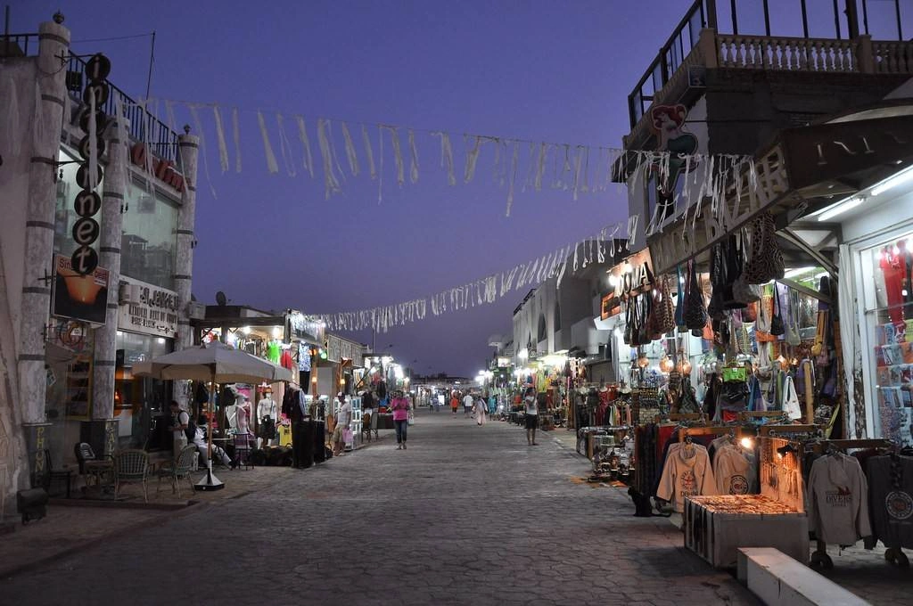 shopping in Egypt