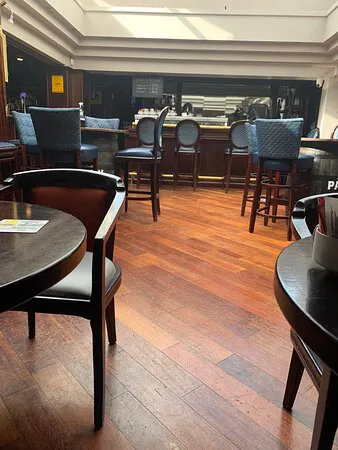 يقدم فندق Br effni Inn Steakhouse And Bar سكناً فاخراً