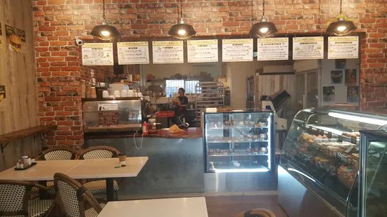 مخبز ومقهى أميليا