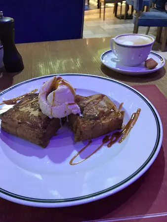 مطعم ومخبز بول