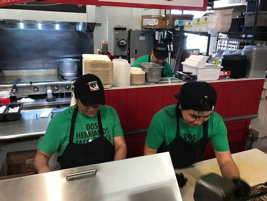 دوس هيرمانوس تاكو شاحنة