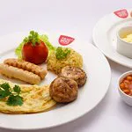 عناق القدح مقهى