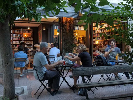 مكتبة ومقهى ليتل تري، أثينا