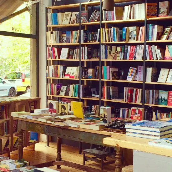 مكتبة ومقهى ليتل تري، أثينا