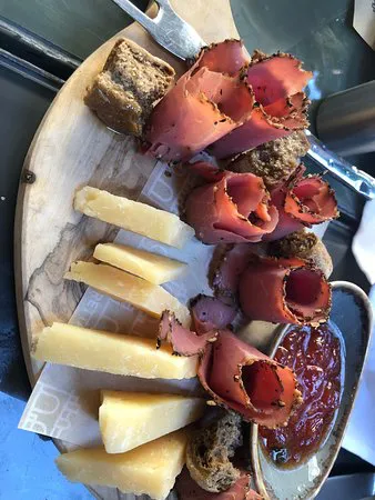 مكتبة ومقهى ليتل تري، أثينا