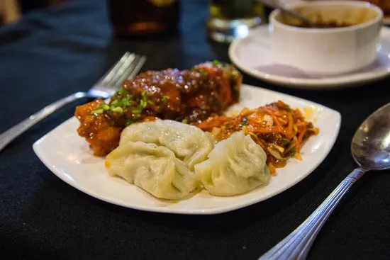 مطعم أكا ساكا، نيودلهي