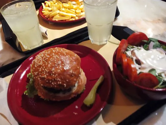 مطعم تالهو برجر، لشبونة