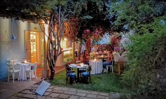 مطعم بلو هاوس تي