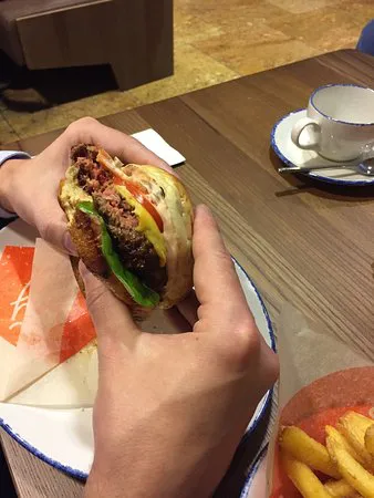 مطعم استيك ات ايزي، موسكو