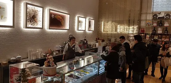 فينشي للجيلاتو والشوكولاتة