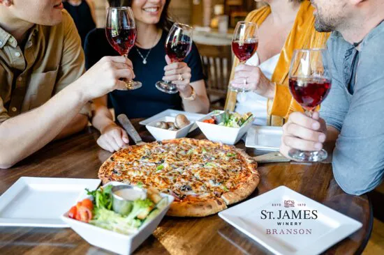 سانت جيمس واينري ومطعم