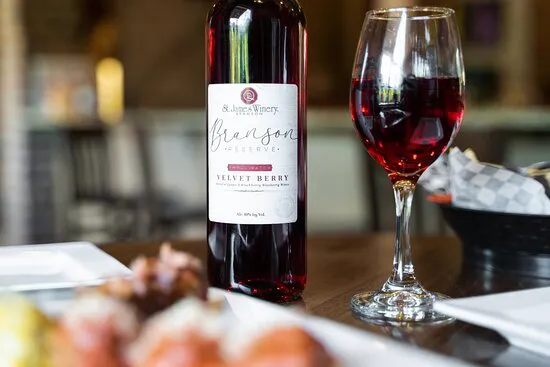 سانت جيمس واينري ومطعم