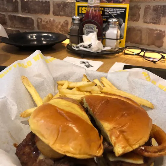 بافالو وايلد وينجز، مسقط