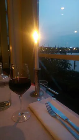 بنسيون هوملاند بار & مطعم