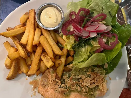 بنسيون هوملاند بار & مطعم