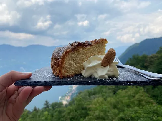 ماماجينا كافيه & بيسترو