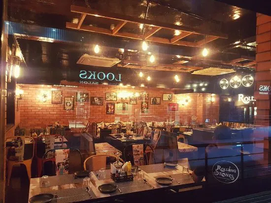 The Rollings Modern Indian Restro