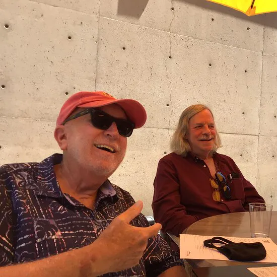 البرسيمون بيسترو وبار النبيذ