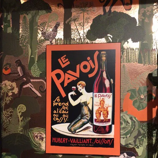 البرسيمون بيسترو وبار النبيذ