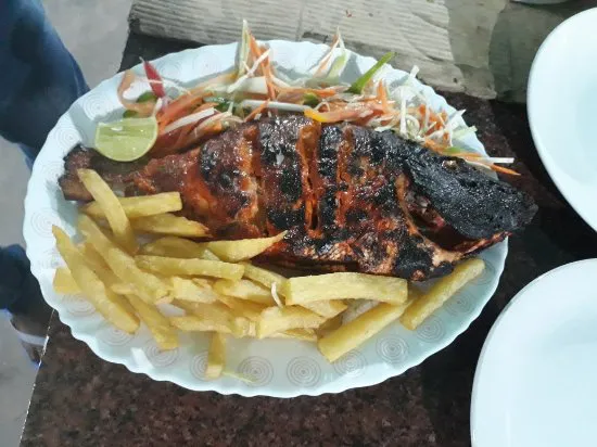 مطعم القط الأسود