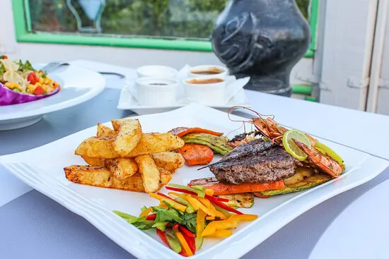 مطعم وبار ويفز، الغردقة