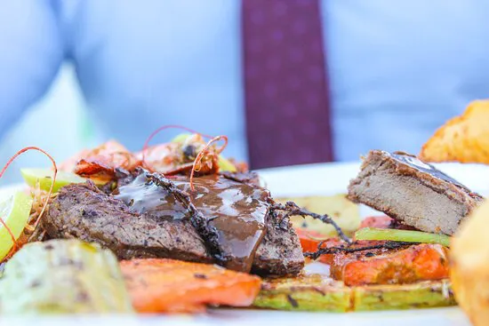 مطعم وبار ويفز، الغردقة