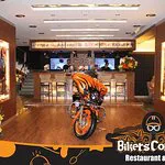 مطعم ومقهى بايكرز كورنر