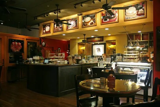 Dino's Cake & Coffee Co. (باللغة الإنجليزية).