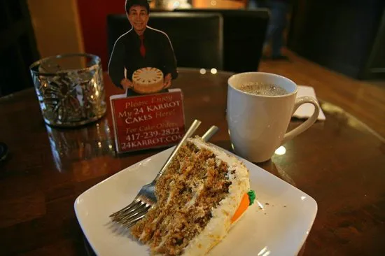 Dino's Cake & Coffee Co. (باللغة الإنجليزية).