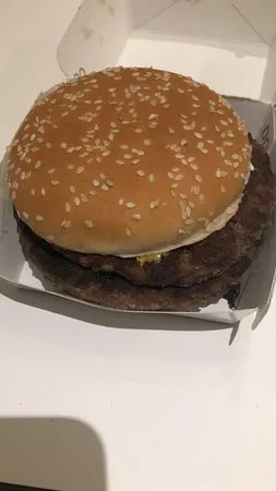 مطعم ماكدونالدز