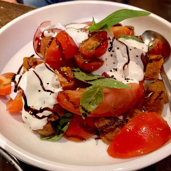 الطابق السفلي في شارع السوق