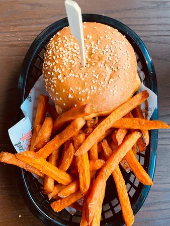 Bad Betti's (باللغة الإنجليزية).