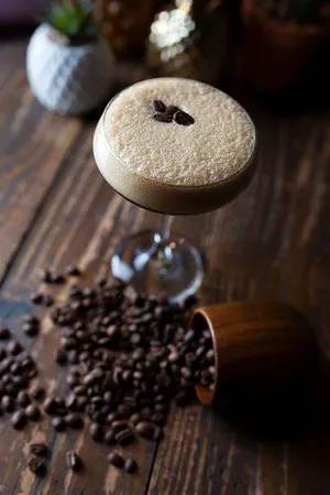 Bad Betti's (باللغة الإنجليزية).