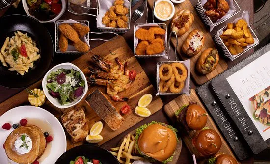 The Hide, Emirates Park Zoo