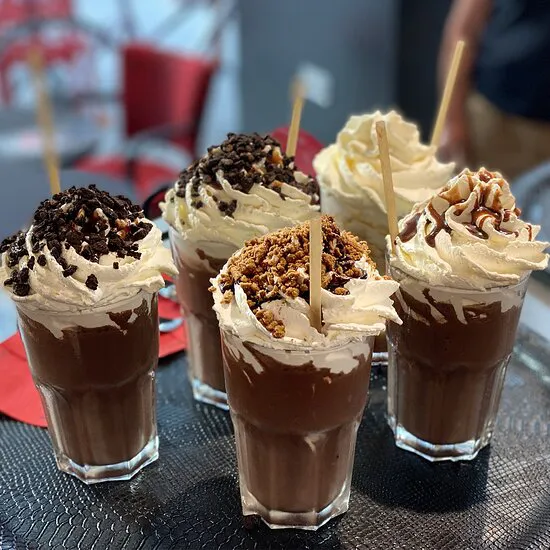 ETIENNE القهوة & متجر