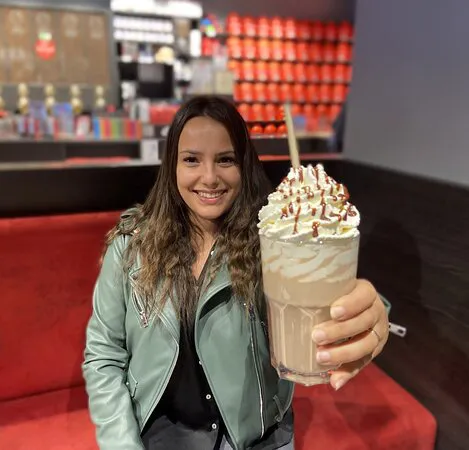 ETIENNE القهوة & متجر