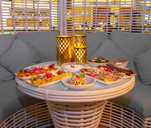 شرفة وصالة مزاج، مسقط