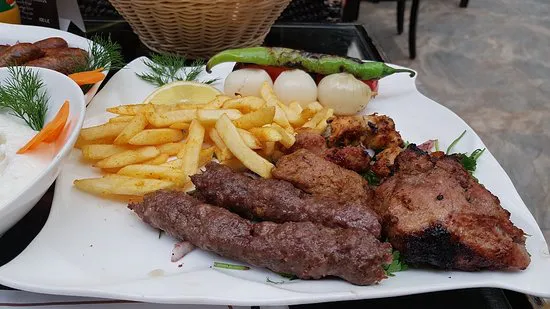 Oscar Restaurant and Lounge