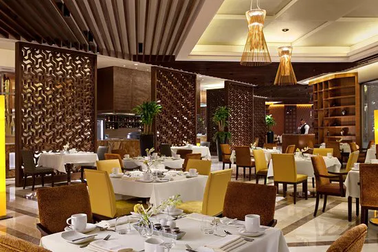 مطعم القصر - Al-Qasr Restaurant