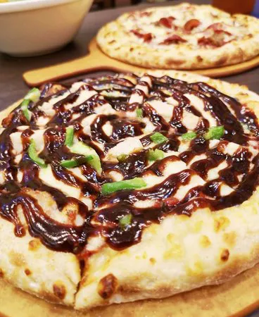 البروكلي البيتزا والمعكرونة