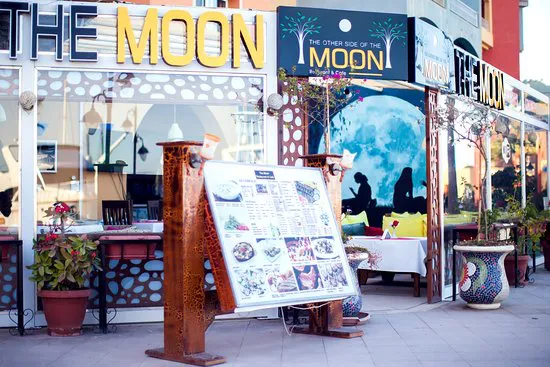 مطعم وبار ذا مون