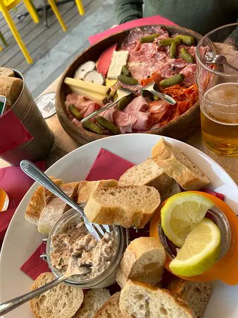 مقهى لا شابيل