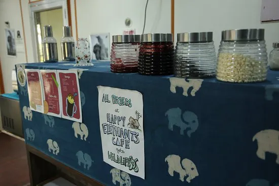 مقهى هابي إليفانت ومتجر الهدايا